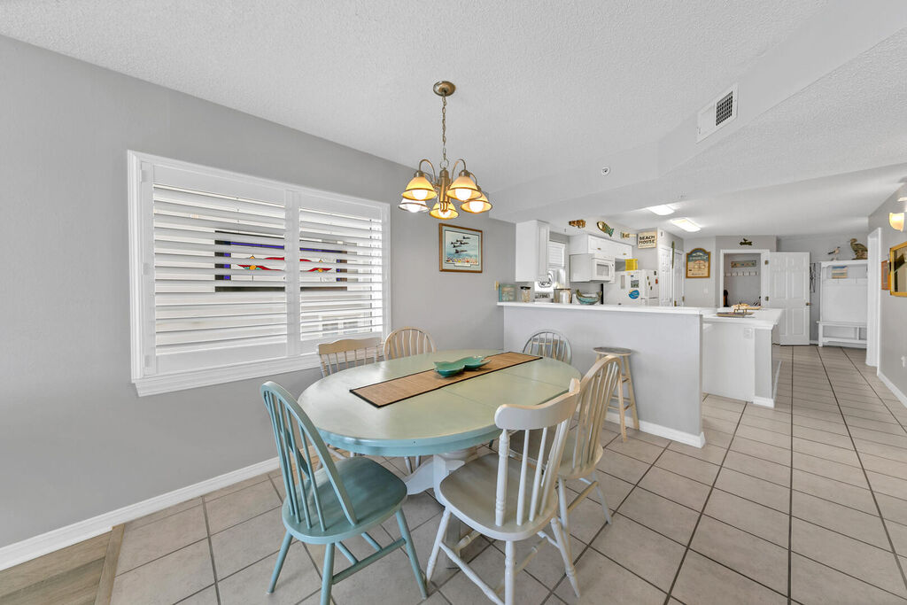 2 Condominium vacation rental located in Okaloosa Island 1