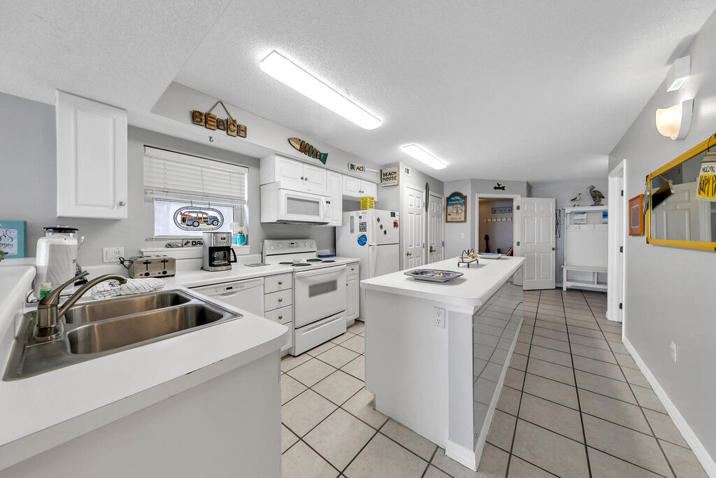 2 Condominium vacation rental located in Okaloosa Island 1