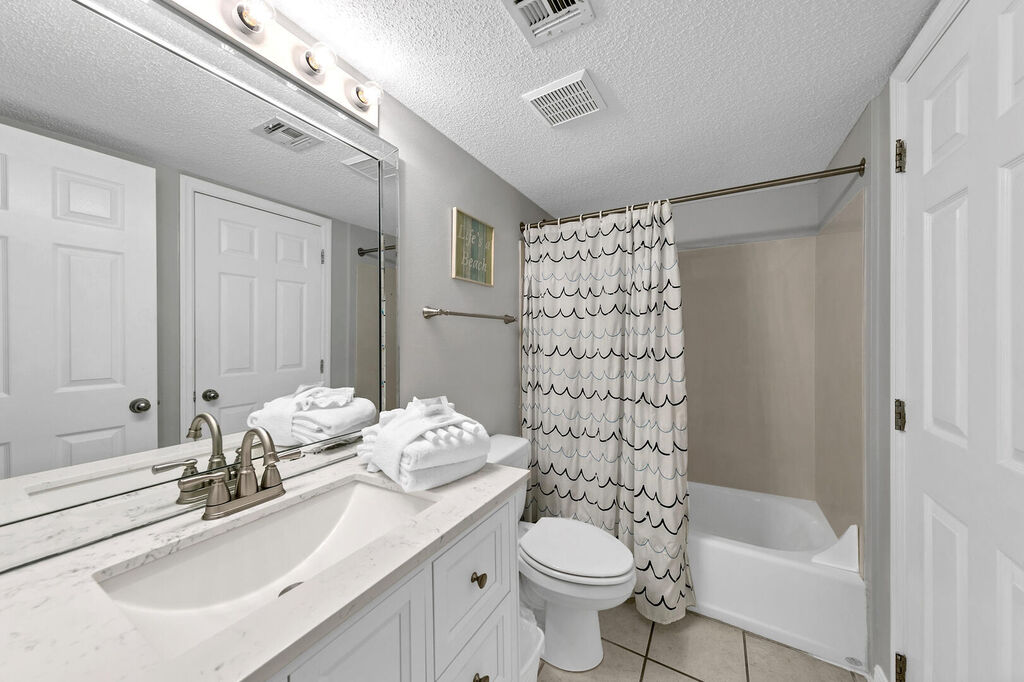 2 Condominium vacation rental located in Okaloosa Island 1