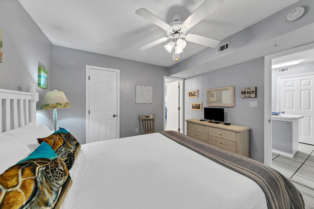 2 Condominium vacation rental located in Okaloosa Island 1