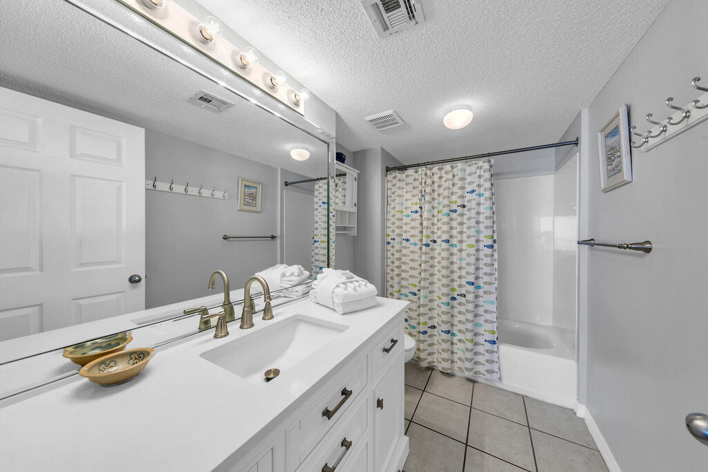 2 Condominium vacation rental located in Okaloosa Island 1