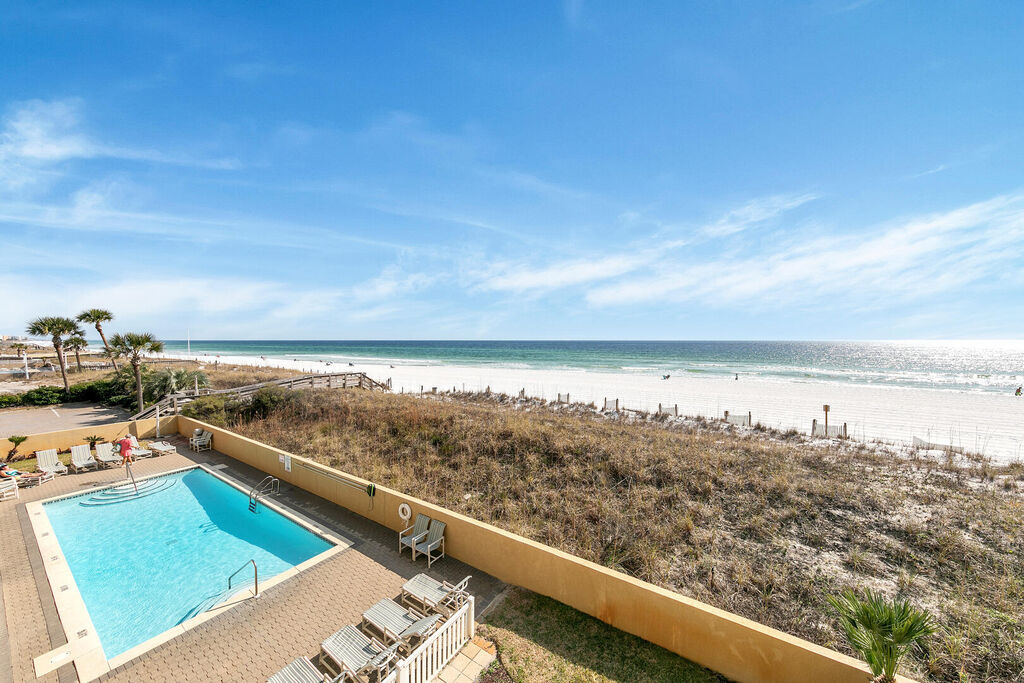 2 Condominium vacation rental located in Okaloosa Island 1