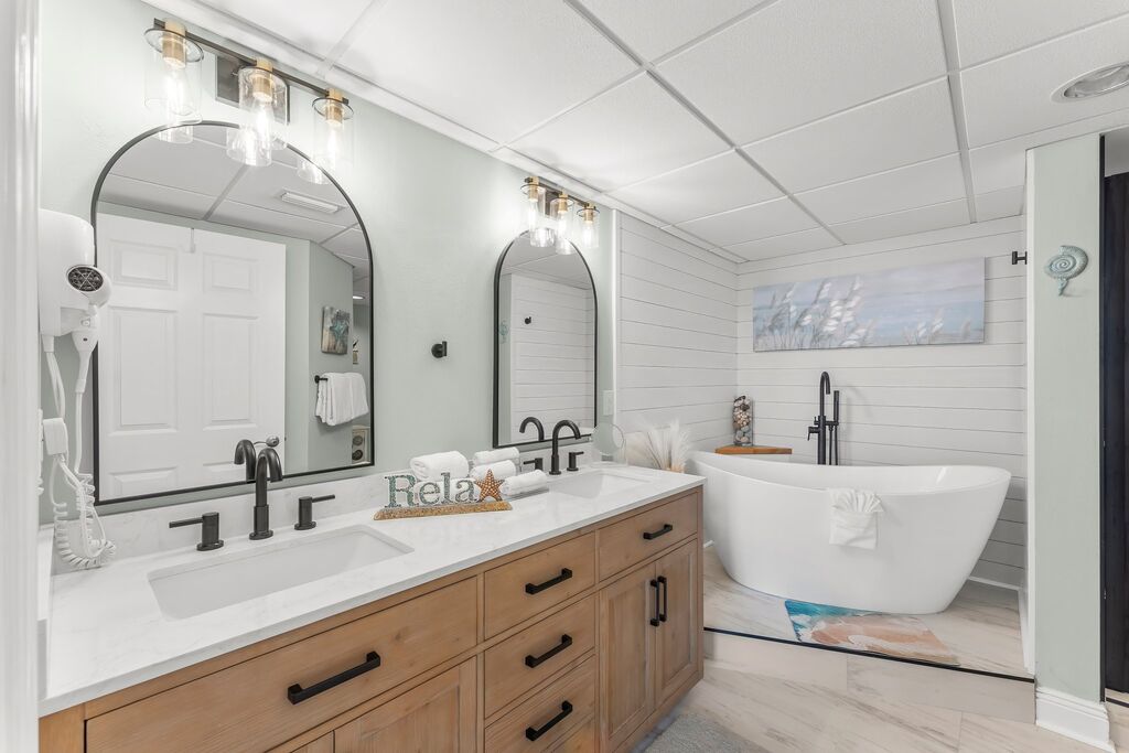 2 Condominium vacation rental located in Panama City Beach 1