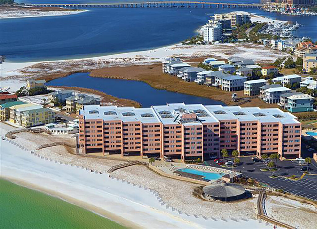 2 Condominium vacation rental located in Destin 1