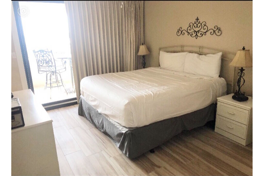 2 Condominium vacation rental located in Destin 1