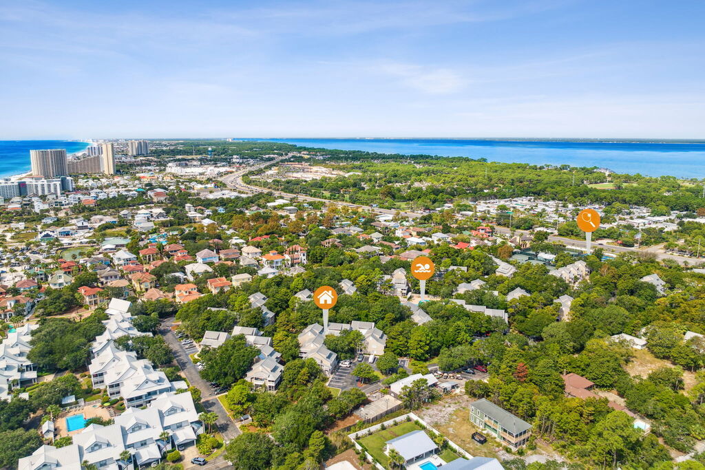 2 Condominium vacation rental located in Destin 1