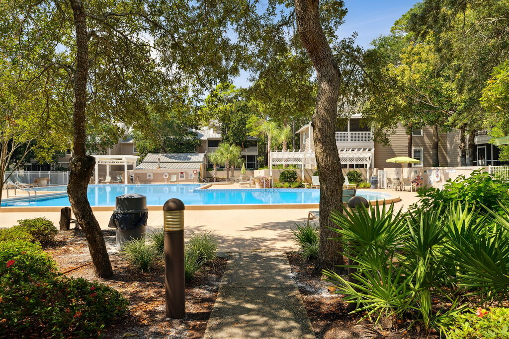 3 Condominium vacation rental located in Destin 1