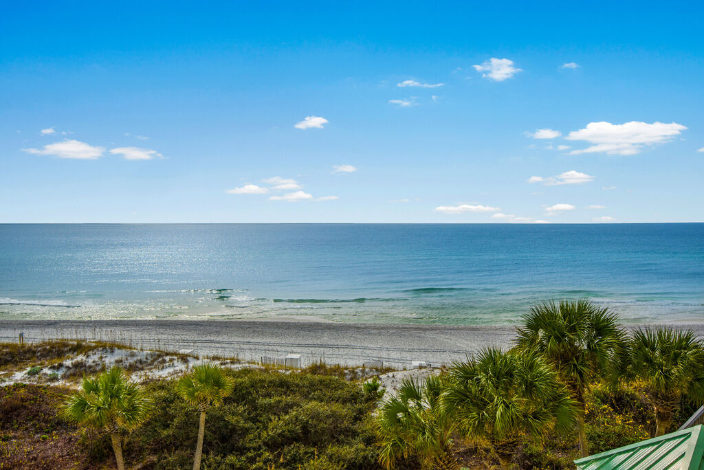 2 Condominium vacation rental located in Destin 1