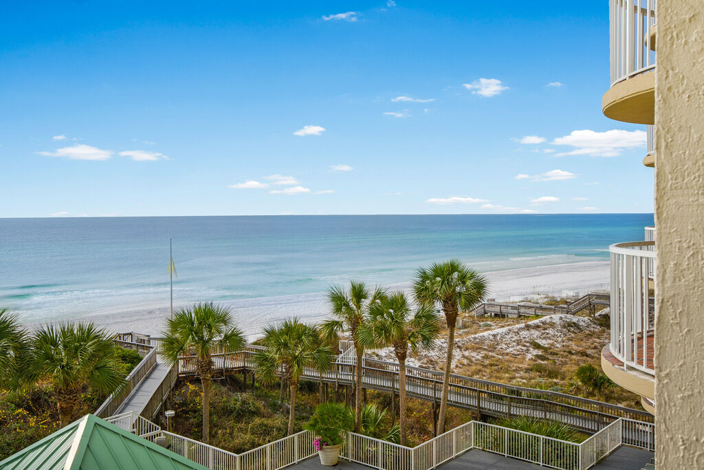 2 Condominium vacation rental located in Destin 1