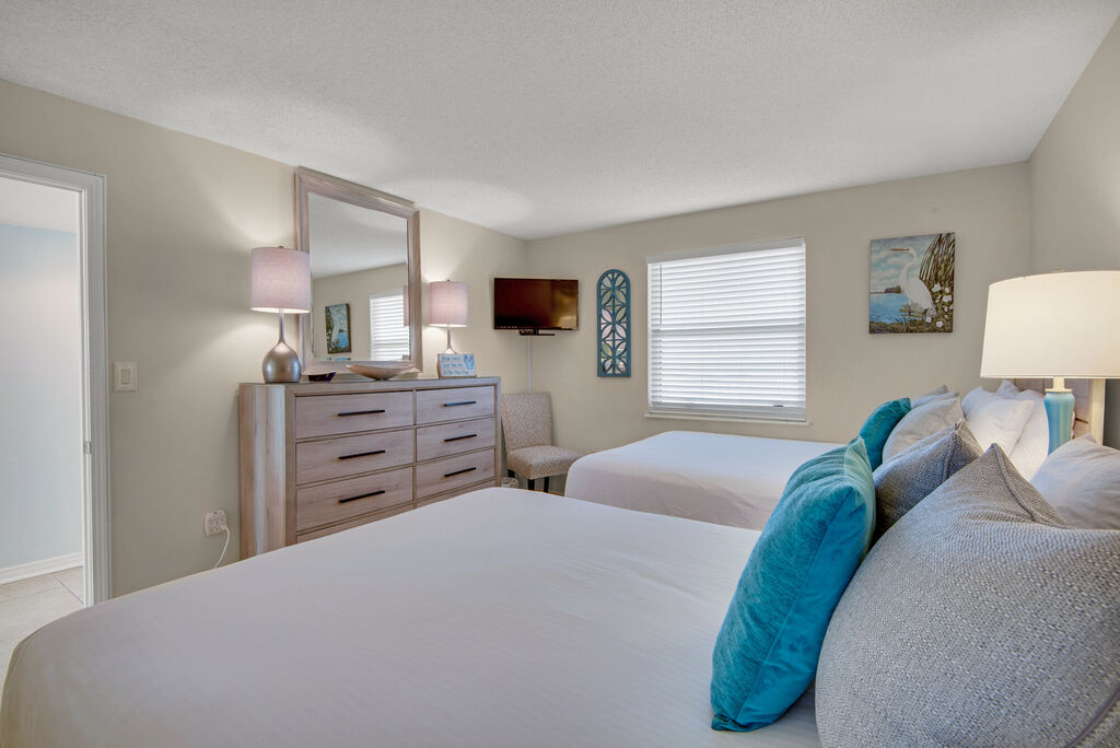 2 Condominium vacation rental located in Destin 1