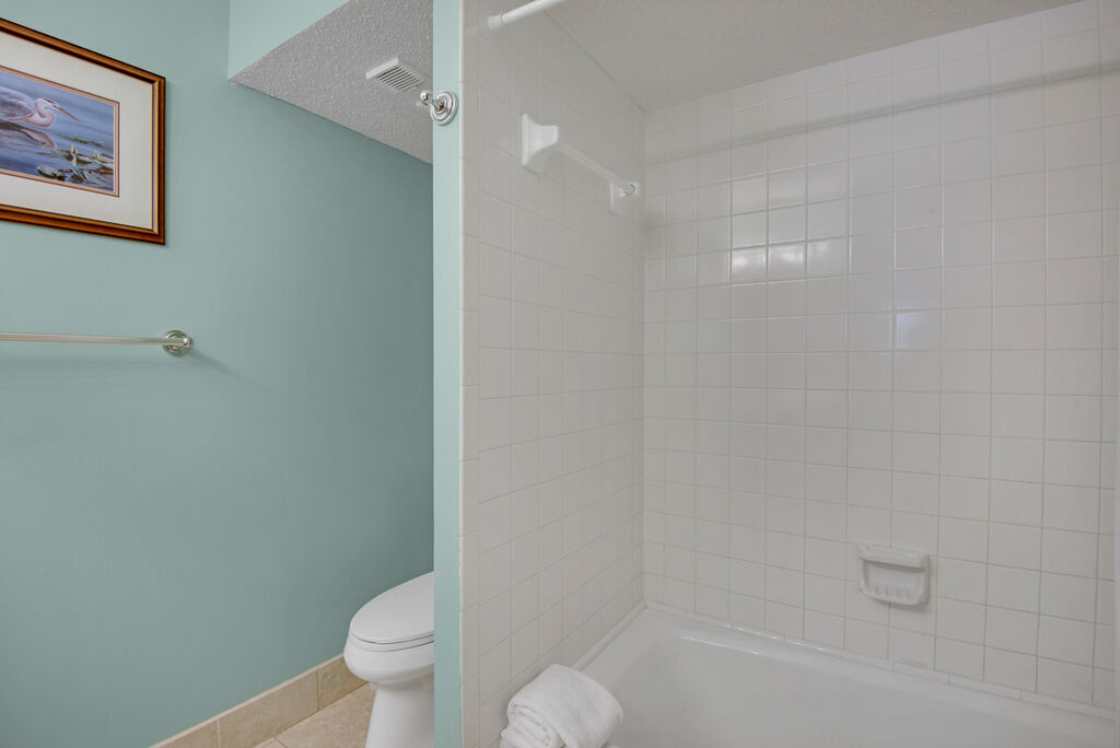 2 Condominium vacation rental located in Destin 1