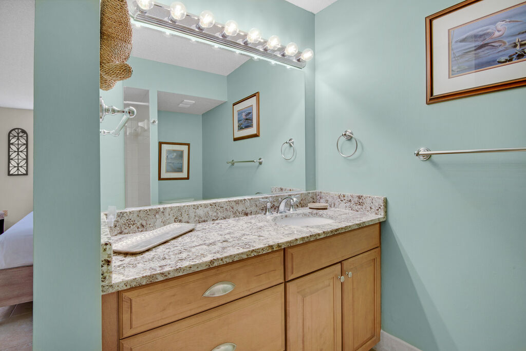 2 Condominium vacation rental located in Destin 1