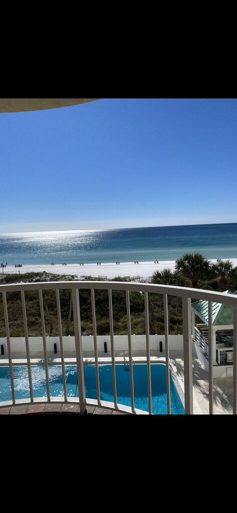 2 Condominium vacation rental located in Destin 1
