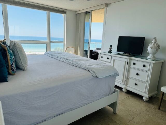 2 Condominium vacation rental located in Destin 1