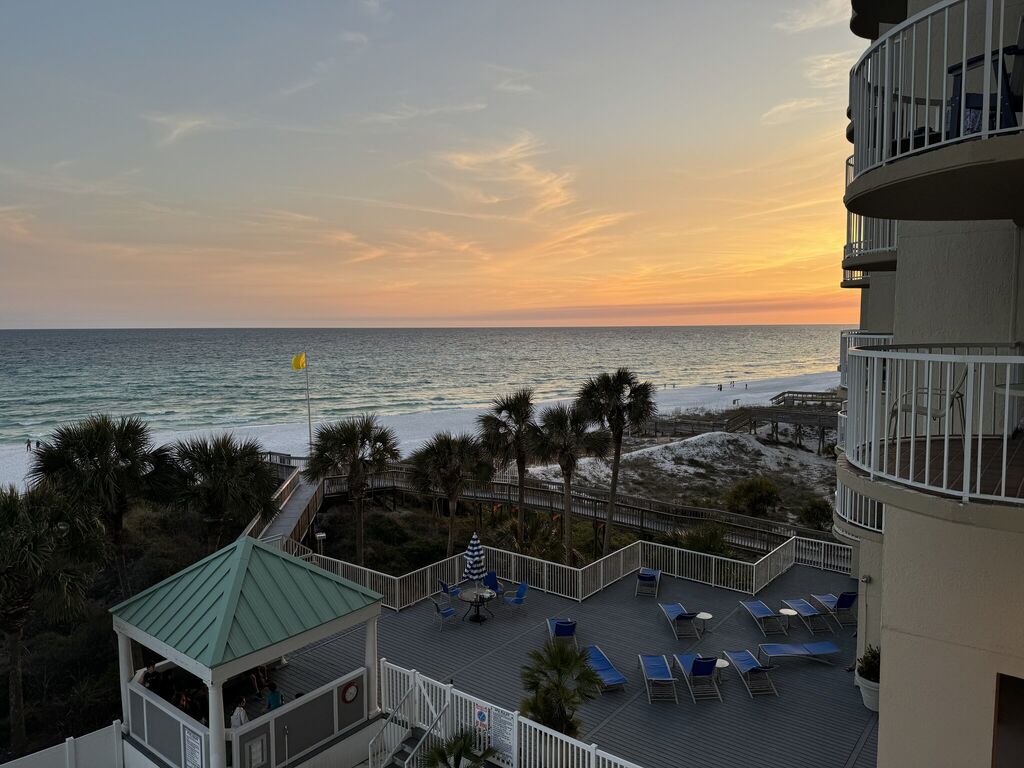 2 Condominium vacation rental located in Destin 1