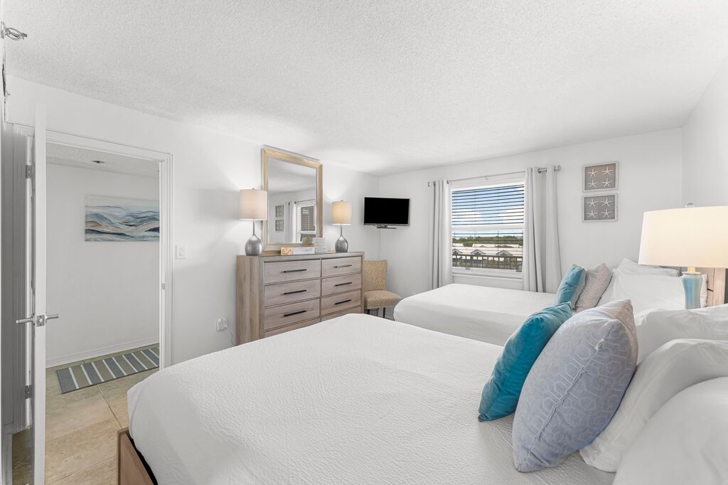 2 Condominium vacation rental located in Destin 1