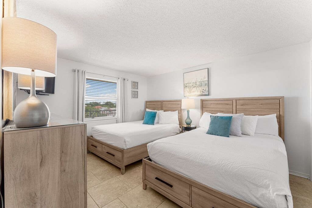 2 Condominium vacation rental located in Destin 1