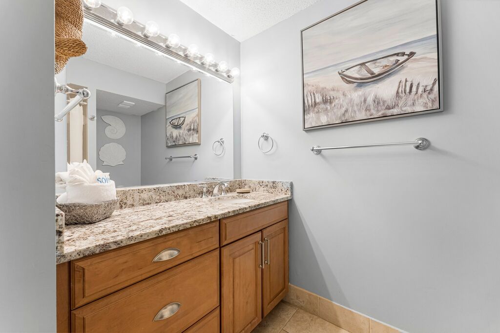 2 Condominium vacation rental located in Destin 1