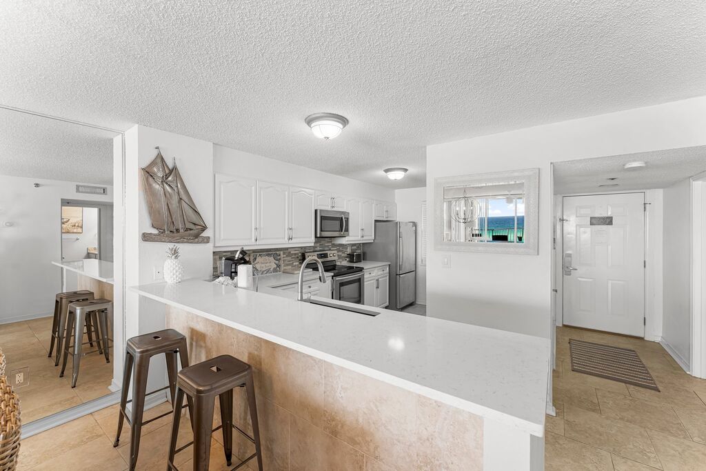 2 Condominium vacation rental located in Destin 1
