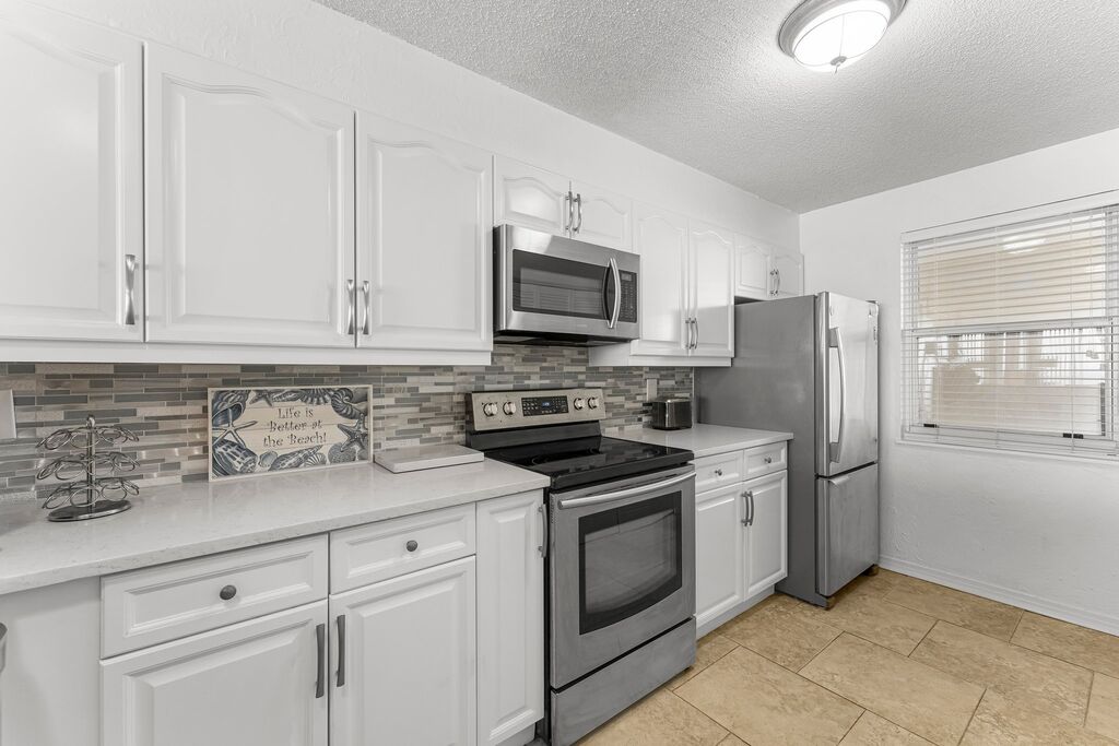 2 Condominium vacation rental located in Destin 1