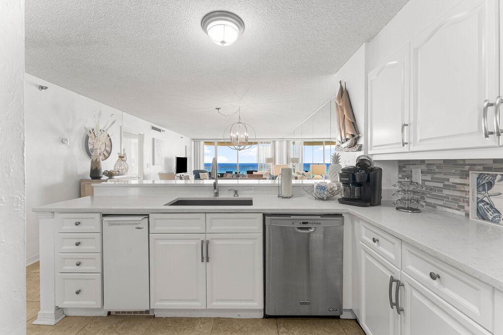 2 Condominium vacation rental located in Destin 1