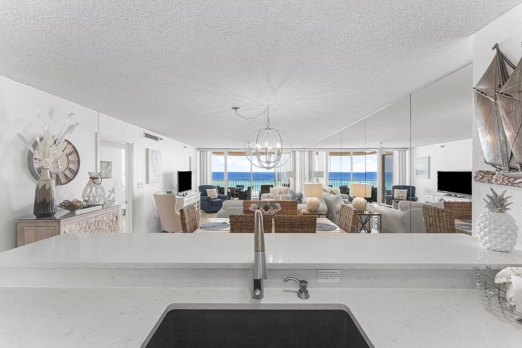 2 Condominium vacation rental located in Destin 1