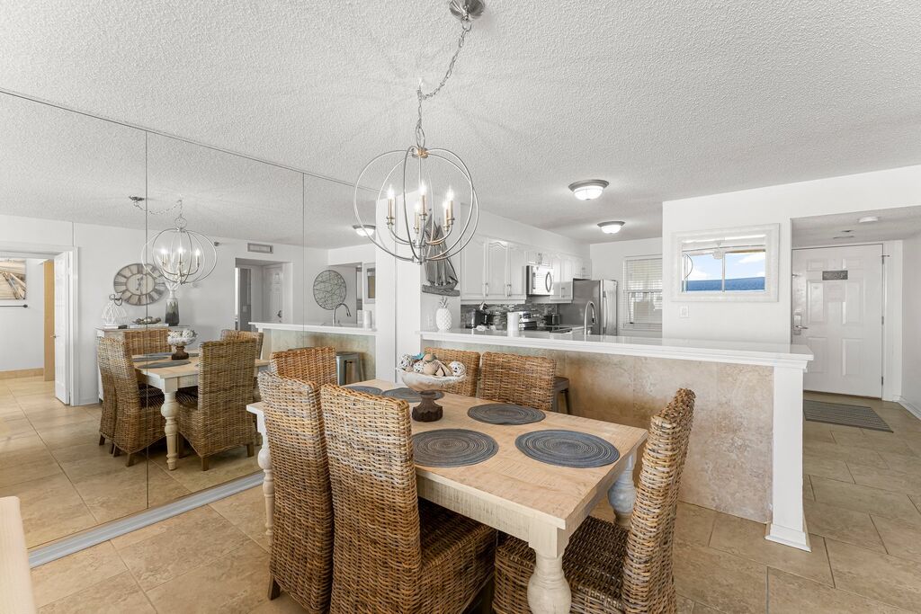 2 Condominium vacation rental located in Destin 1