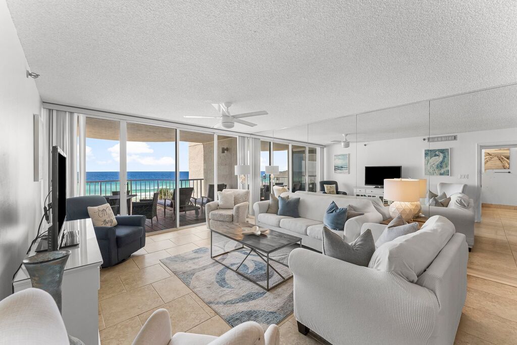 2 Condominium vacation rental located in Destin 1