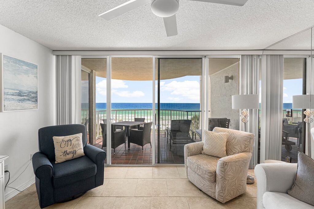 2 Condominium vacation rental located in Destin 1