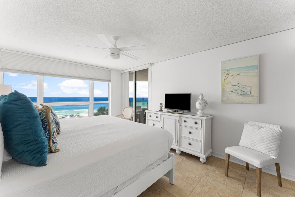 2 Condominium vacation rental located in Destin 1