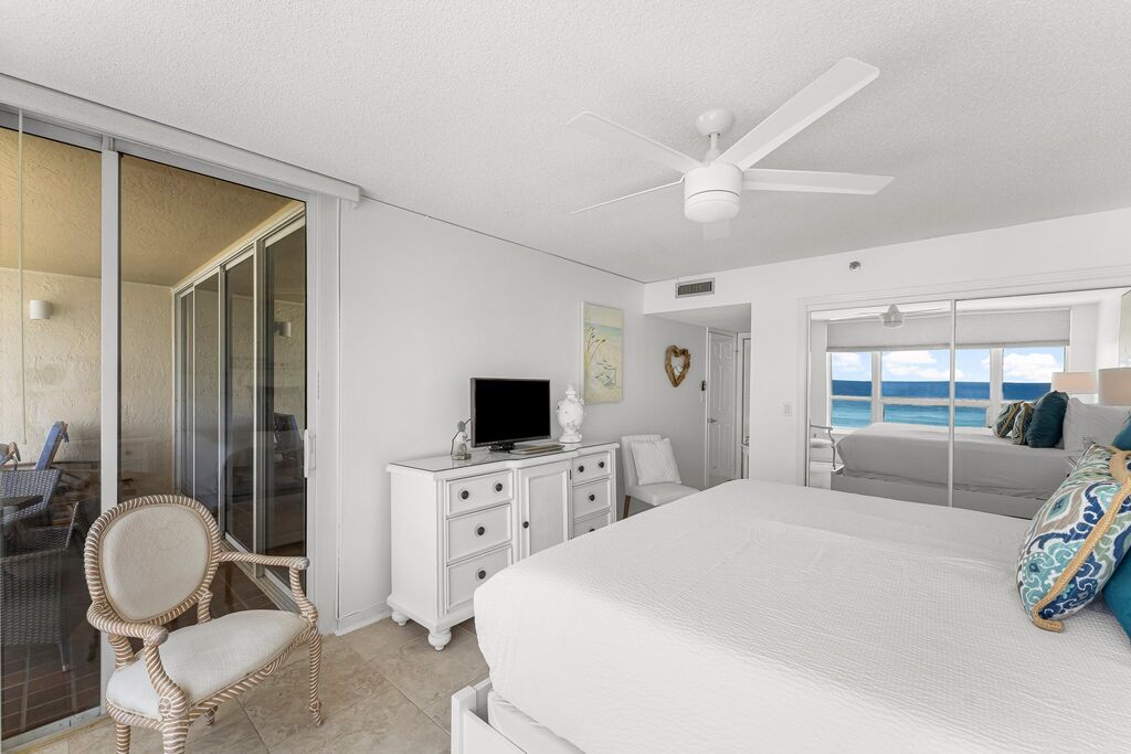 2 Condominium vacation rental located in Destin 1