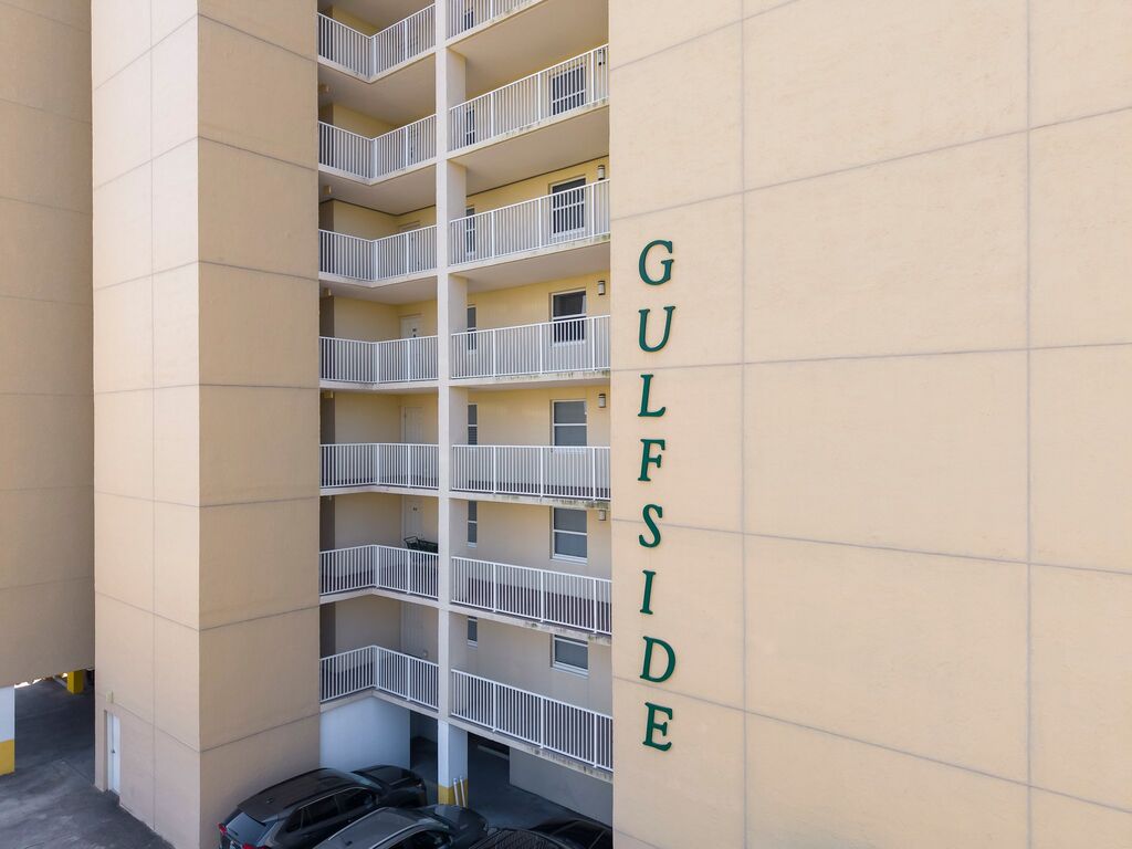 2 Condominium vacation rental located in Destin 1
