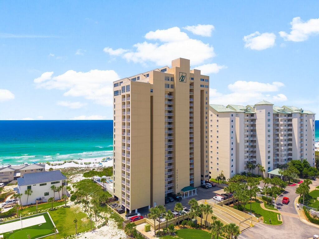 2 Condominium vacation rental located in Destin 1