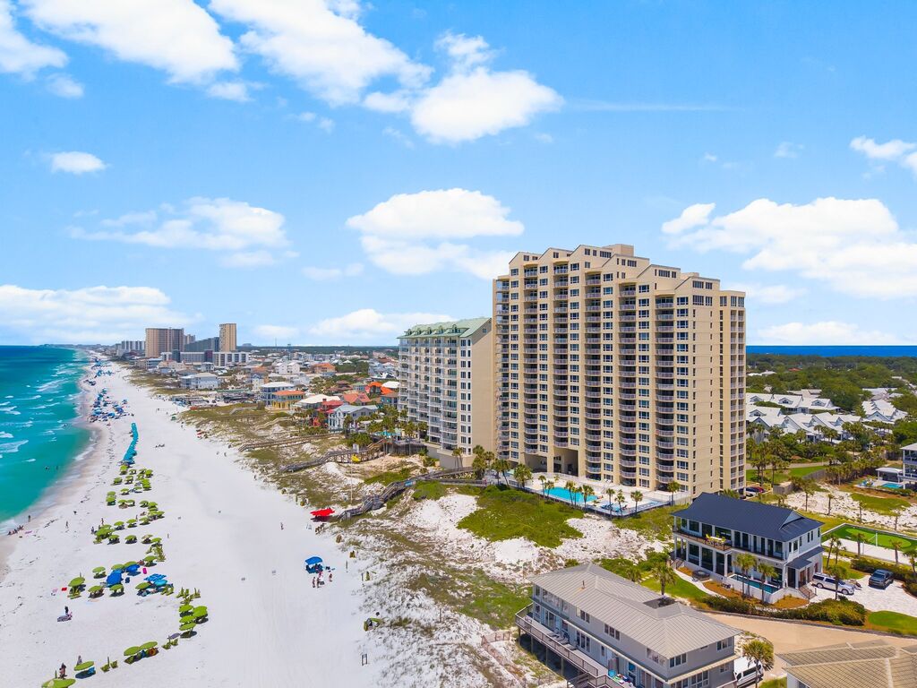 2 Condominium vacation rental located in Destin 1