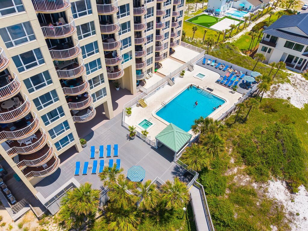 2 Condominium vacation rental located in Destin 1