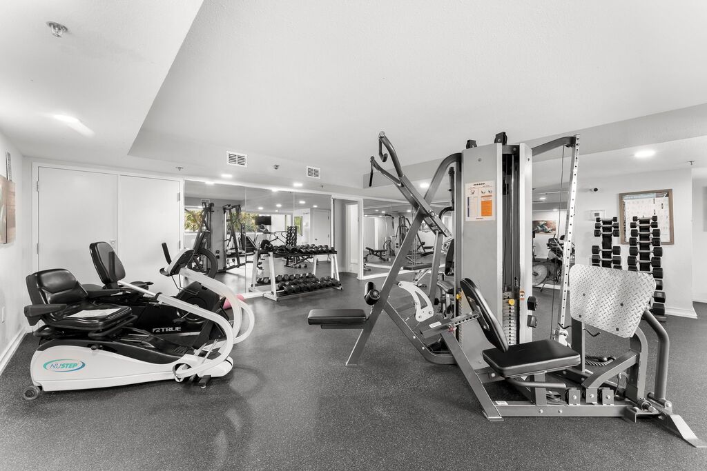 2 Condominium vacation rental located in Destin 1