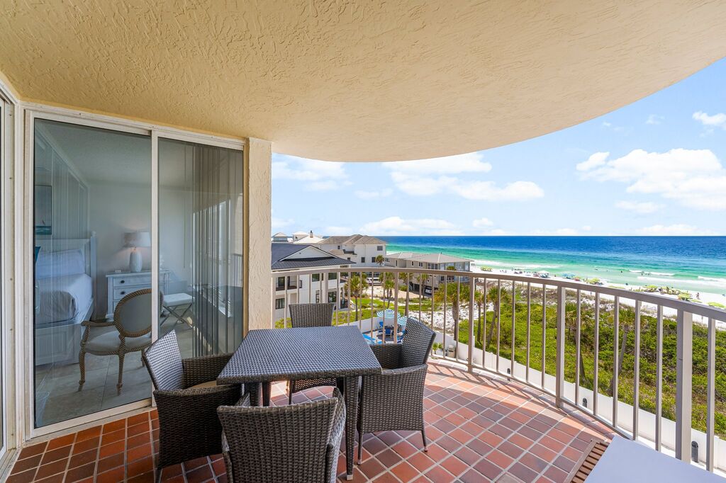 2 Condominium vacation rental located in Destin 1