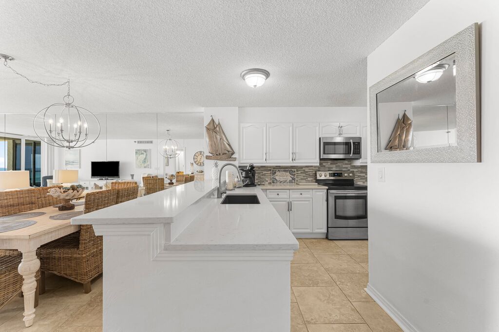 2 Condominium vacation rental located in Destin 1