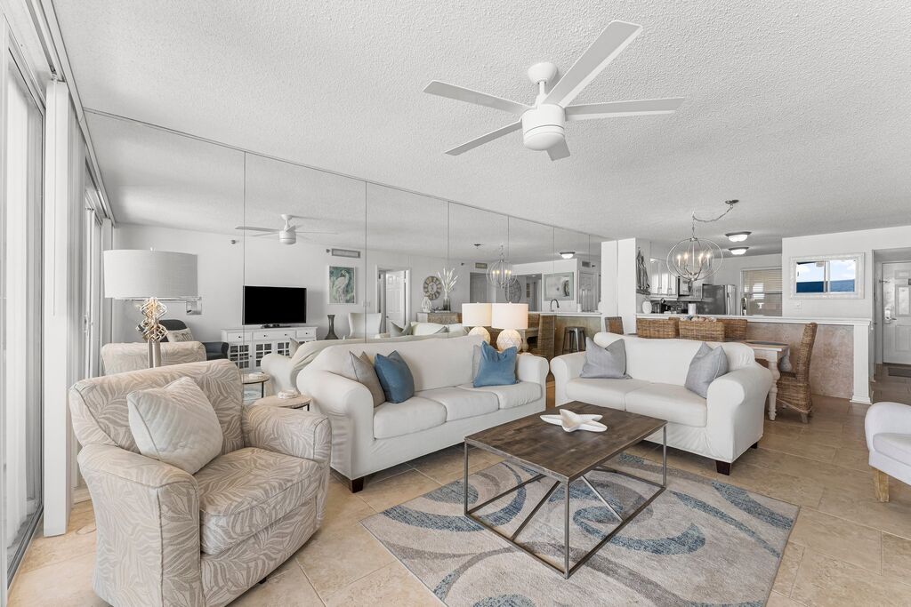 2 Condominium vacation rental located in Destin 1