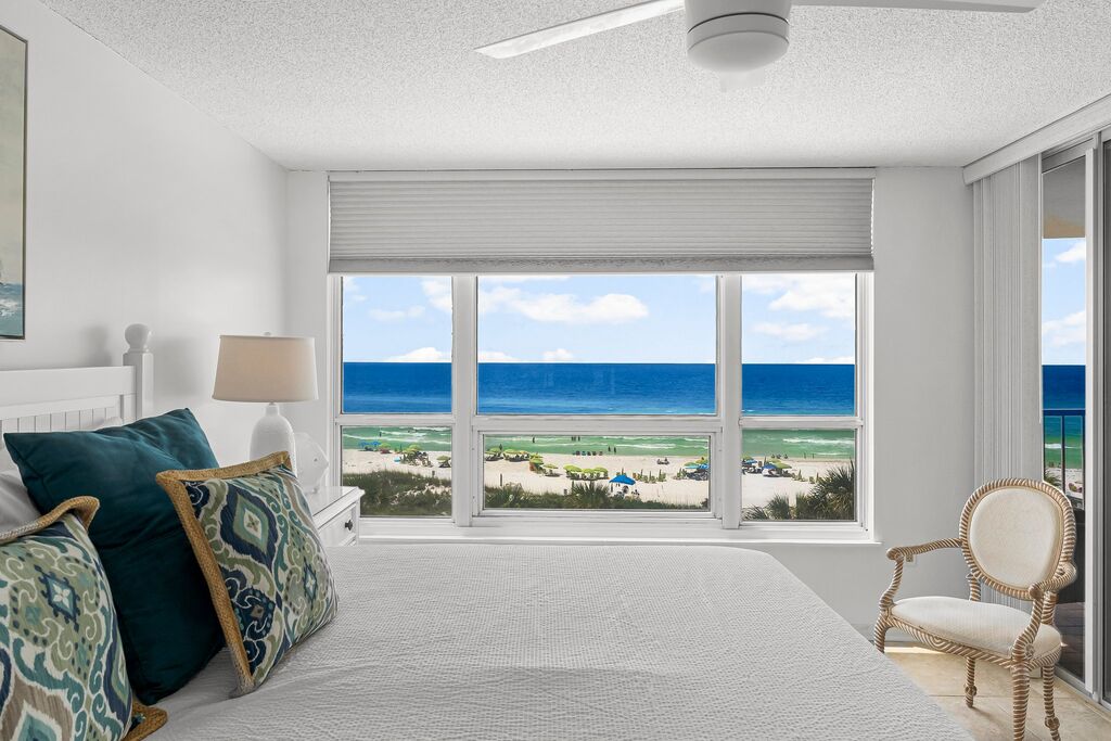 2 Condominium vacation rental located in Destin 1