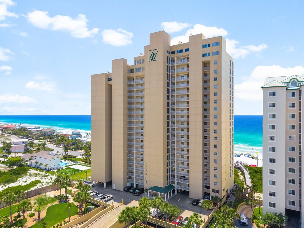 2 Condominium vacation rental located in Destin 1