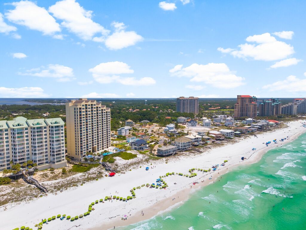 2 Condominium vacation rental located in Destin 1