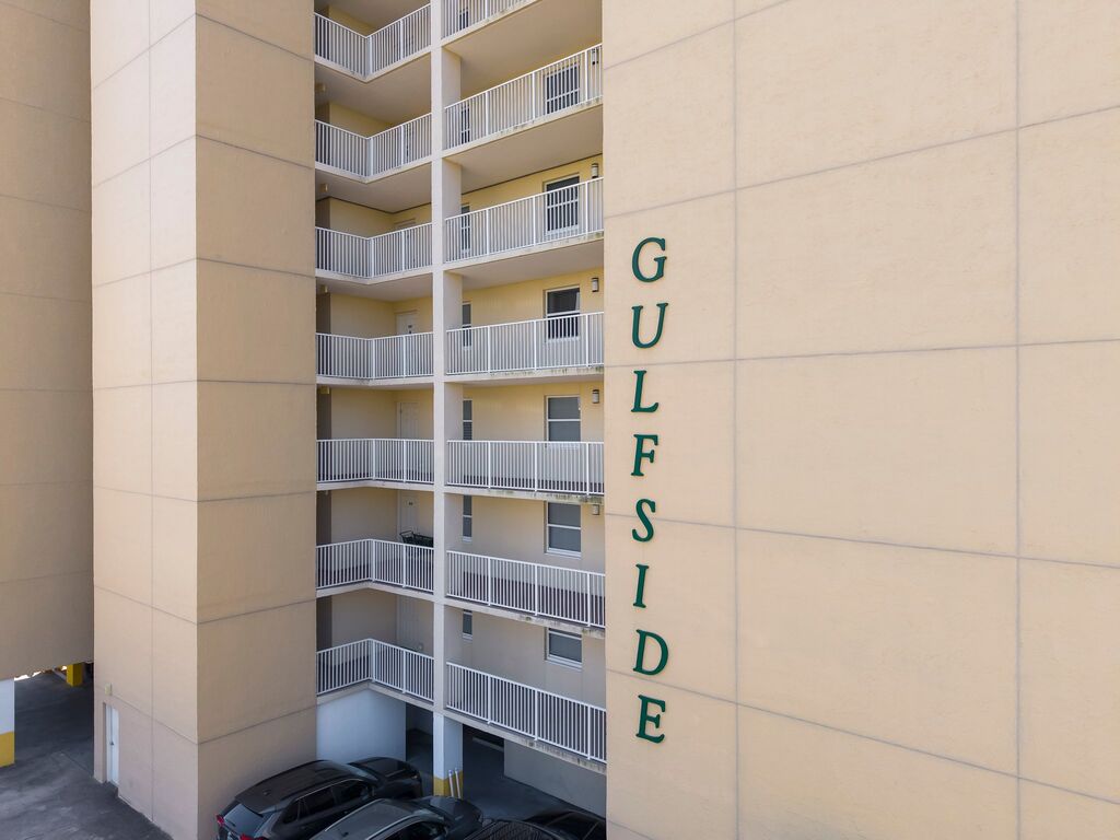2 Condominium vacation rental located in Destin 1