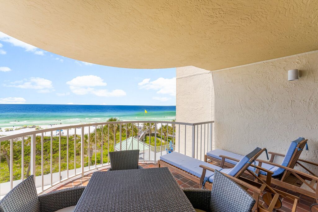 2 Condominium vacation rental located in Destin 1