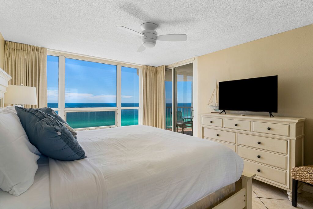 2 Condominium vacation rental located in Destin 1