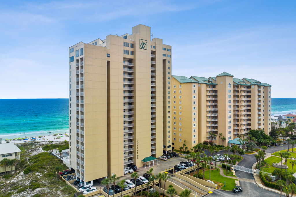 2 Condominium vacation rental located in Destin 1