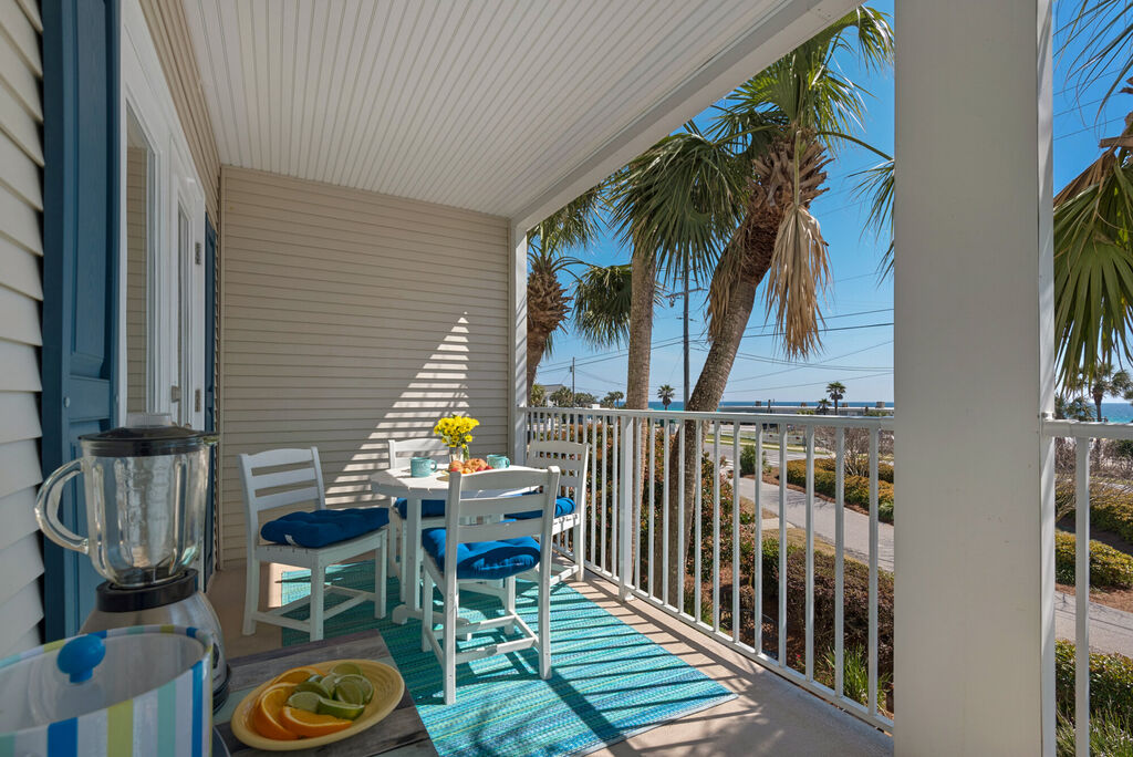 2 Condominium vacation rental located in Destin 1