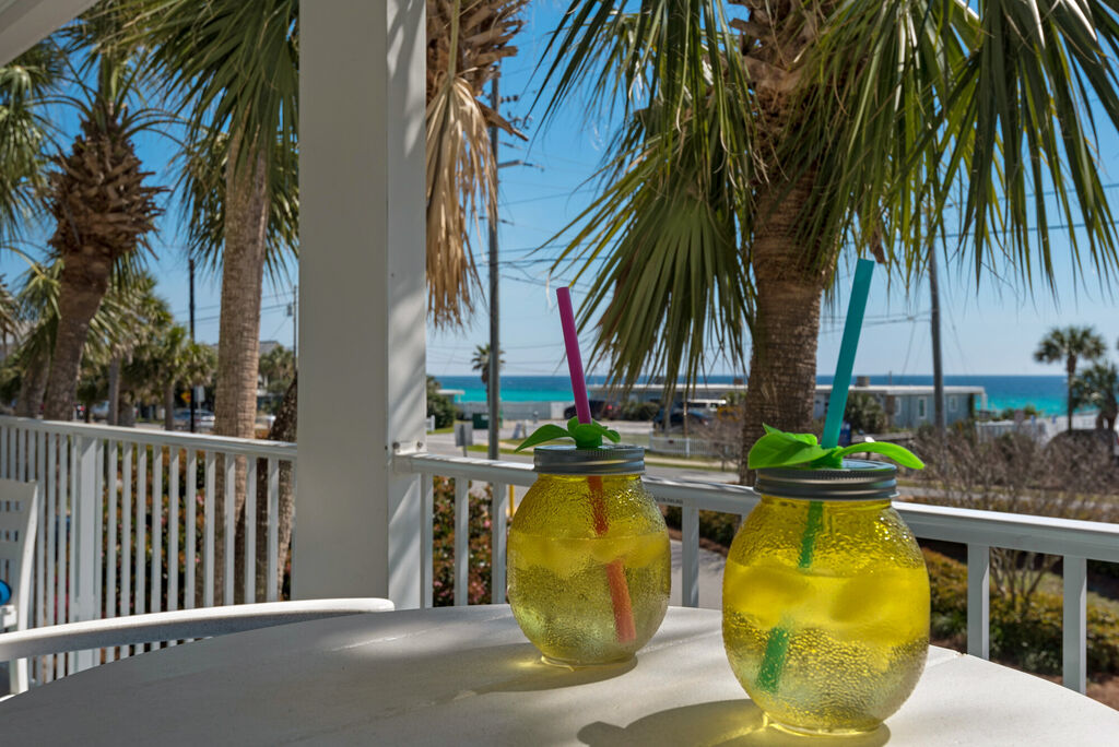 2 Condominium vacation rental located in Destin 1