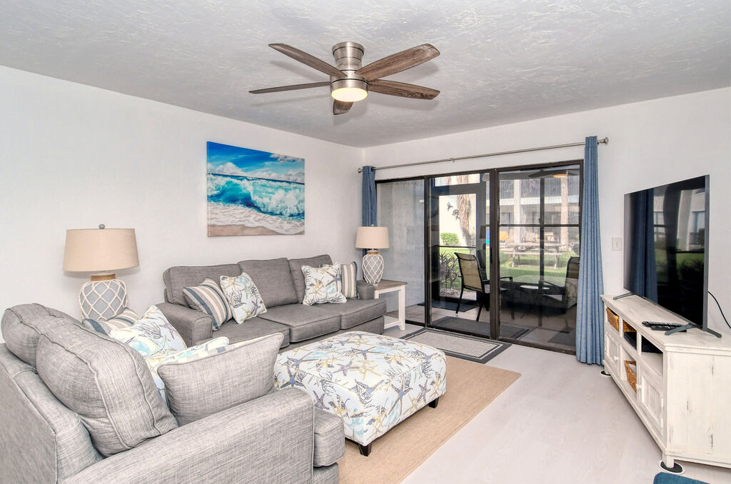 2 Condominium vacation rental located in Anna Maria Island 1