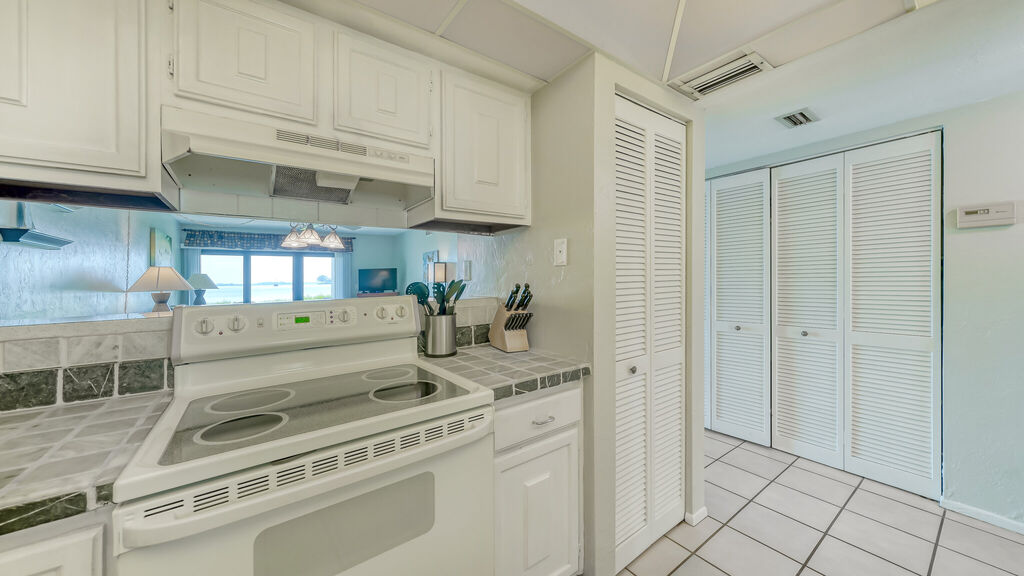 2 Condominium vacation rental located in Anna Maria Island 1